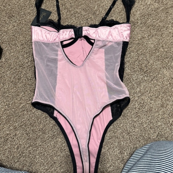 NWT Frederick's Of Hollywood Women's Ilana Satin Lace Teddy - Size Small - Pink - Picture 3 of 6